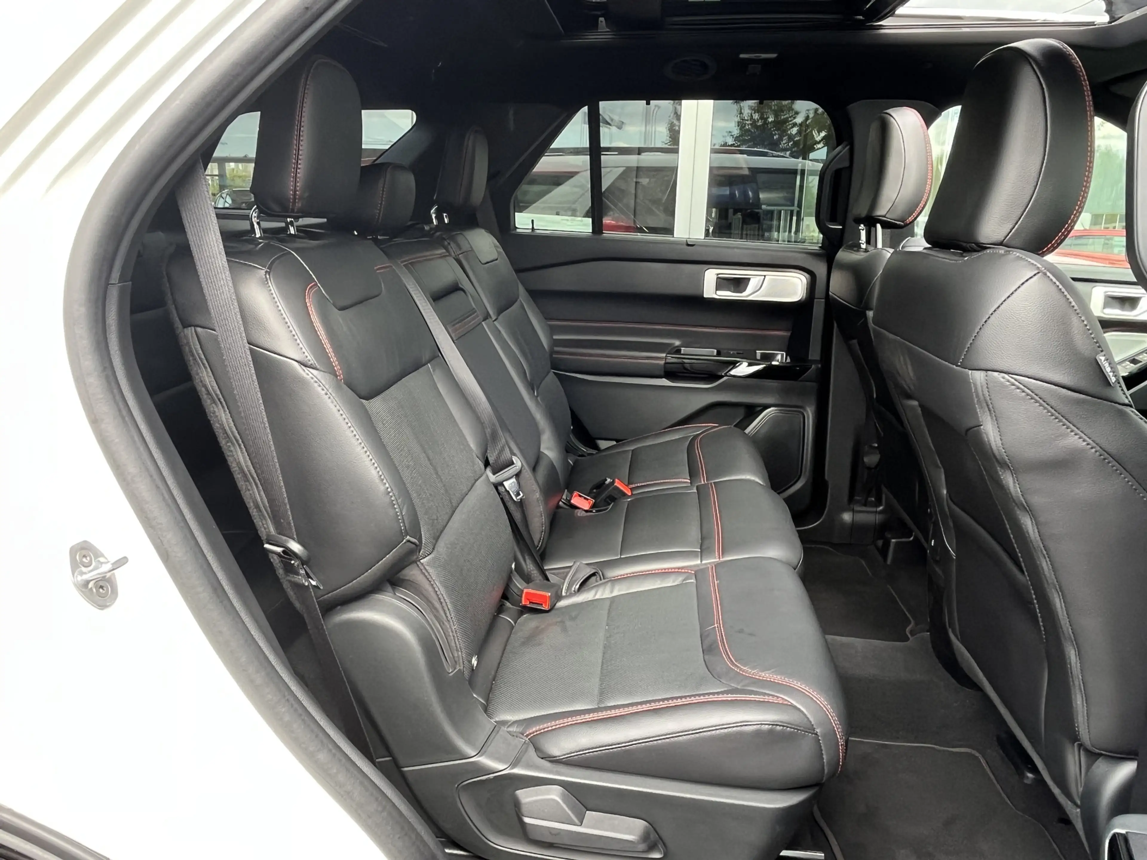 Ford Explorer 3.0 V6 EcoBoost PHEV ST-Line — photo 18