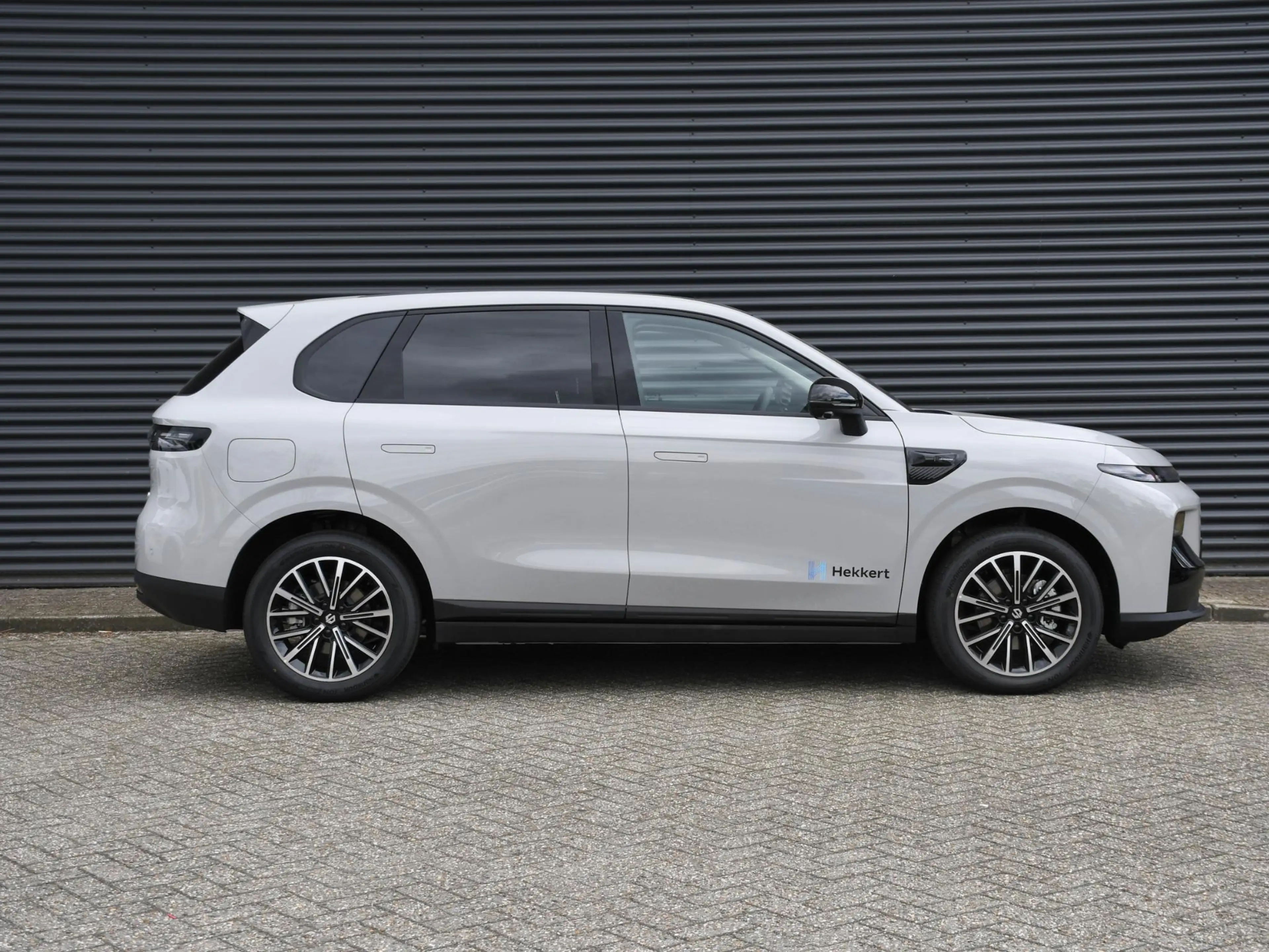 Leapmotor B10 Design Hybrid EV 18.8kWh 218pk Automaat PANO-DAK | — photo 4