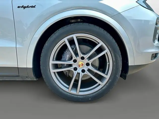 Porsche Cayenne view 9