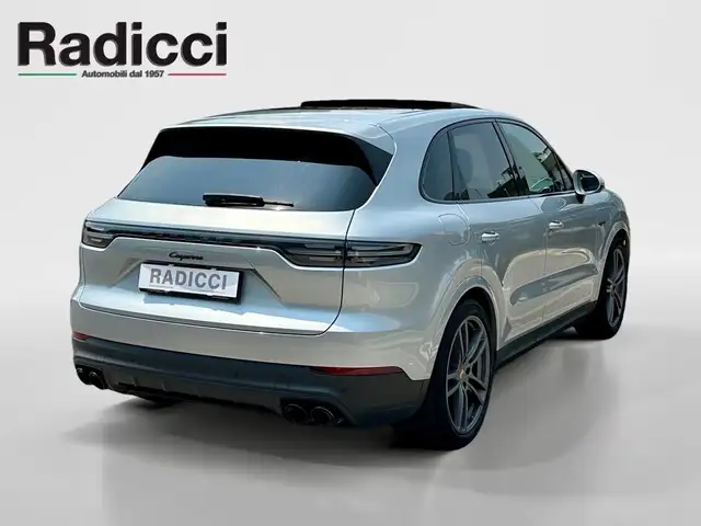 Porsche Cayenne view 2