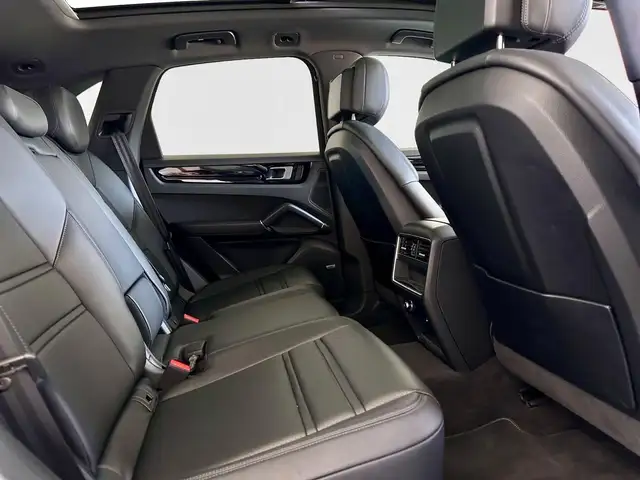 Porsche Cayenne view 5