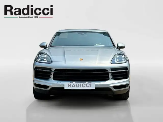 Porsche Cayenne view 6