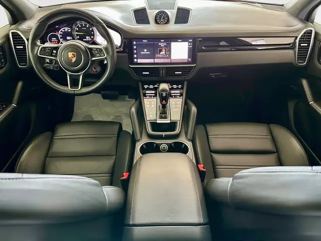 Porsche Cayenne view 4