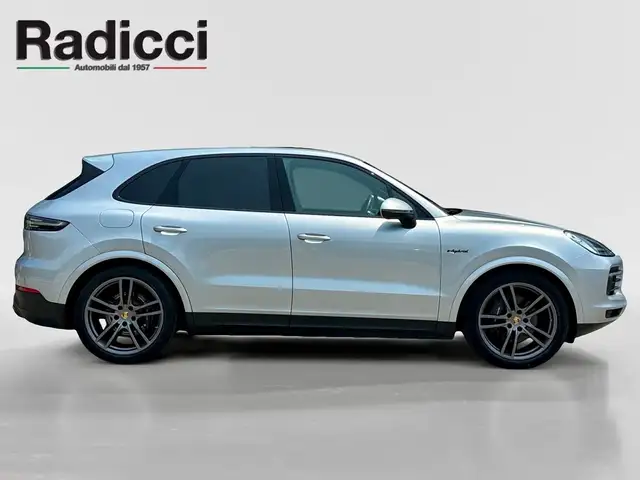 Porsche Cayenne view 8