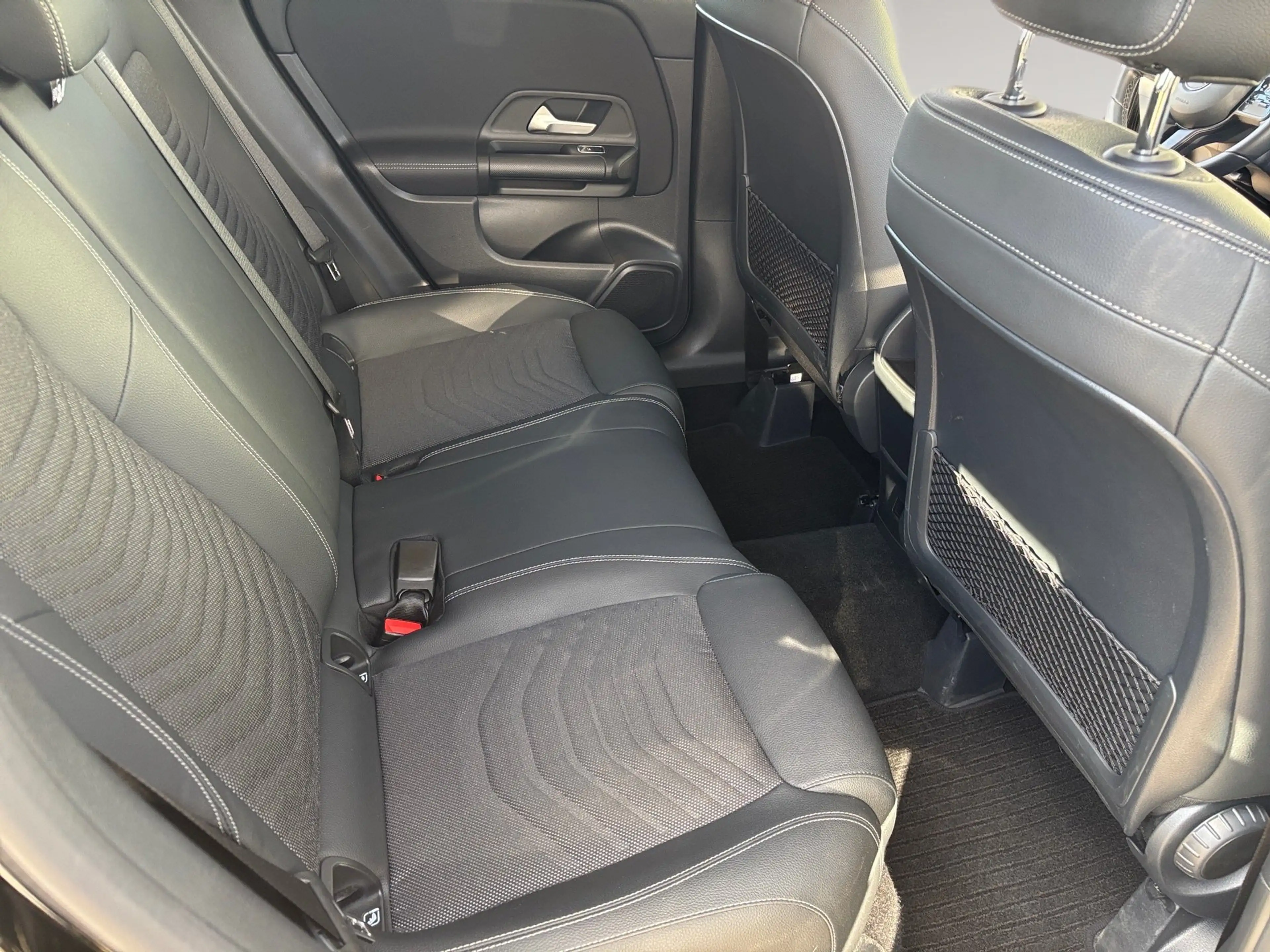 Mercedes-Benz GLA 200 Style AUT+DynLicht+KlimaA+LM+Navi+SHZ — photo 13