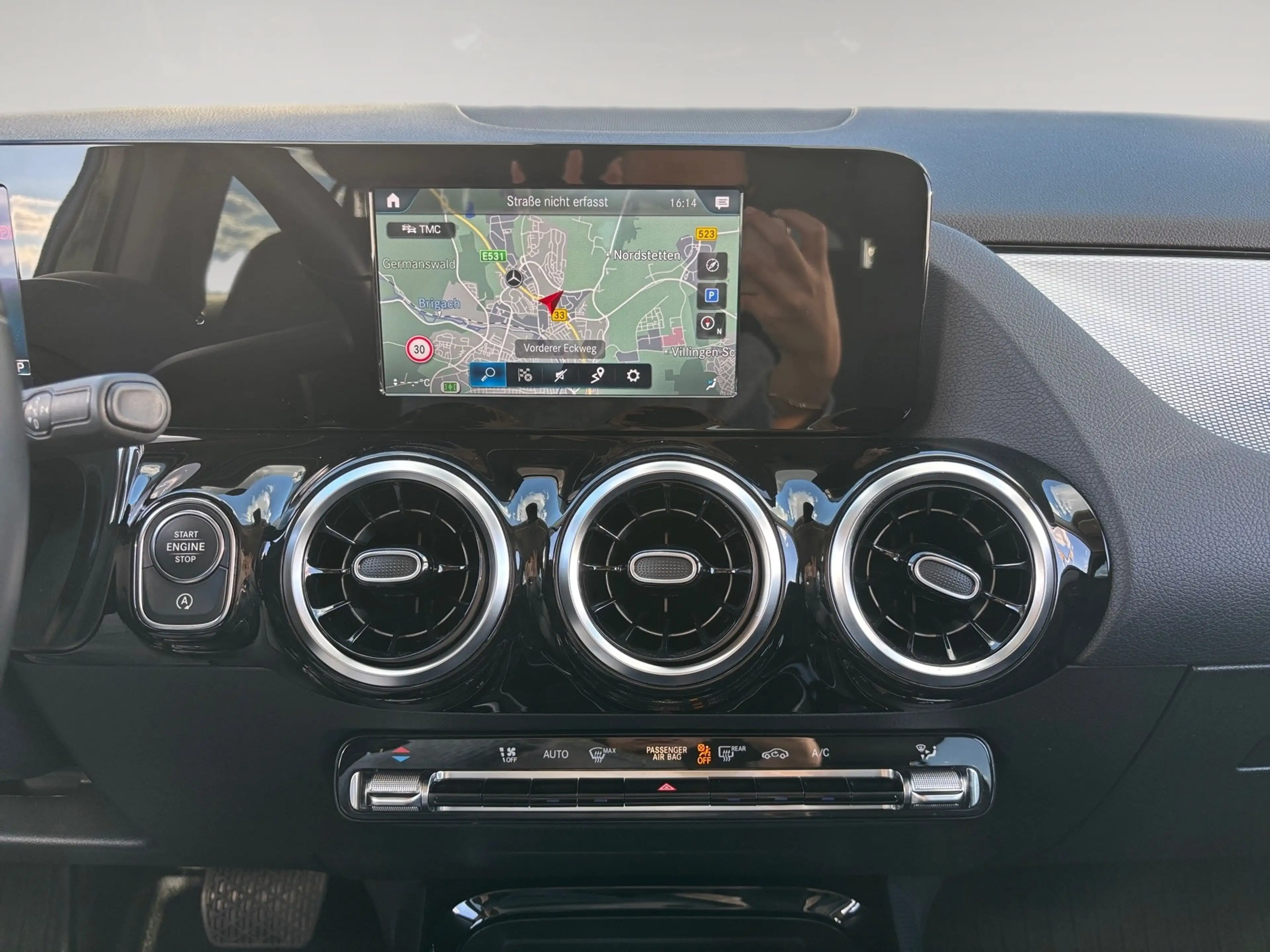 Mercedes-Benz GLA 200 Style AUT+DynLicht+KlimaA+LM+Navi+SHZ — photo 9