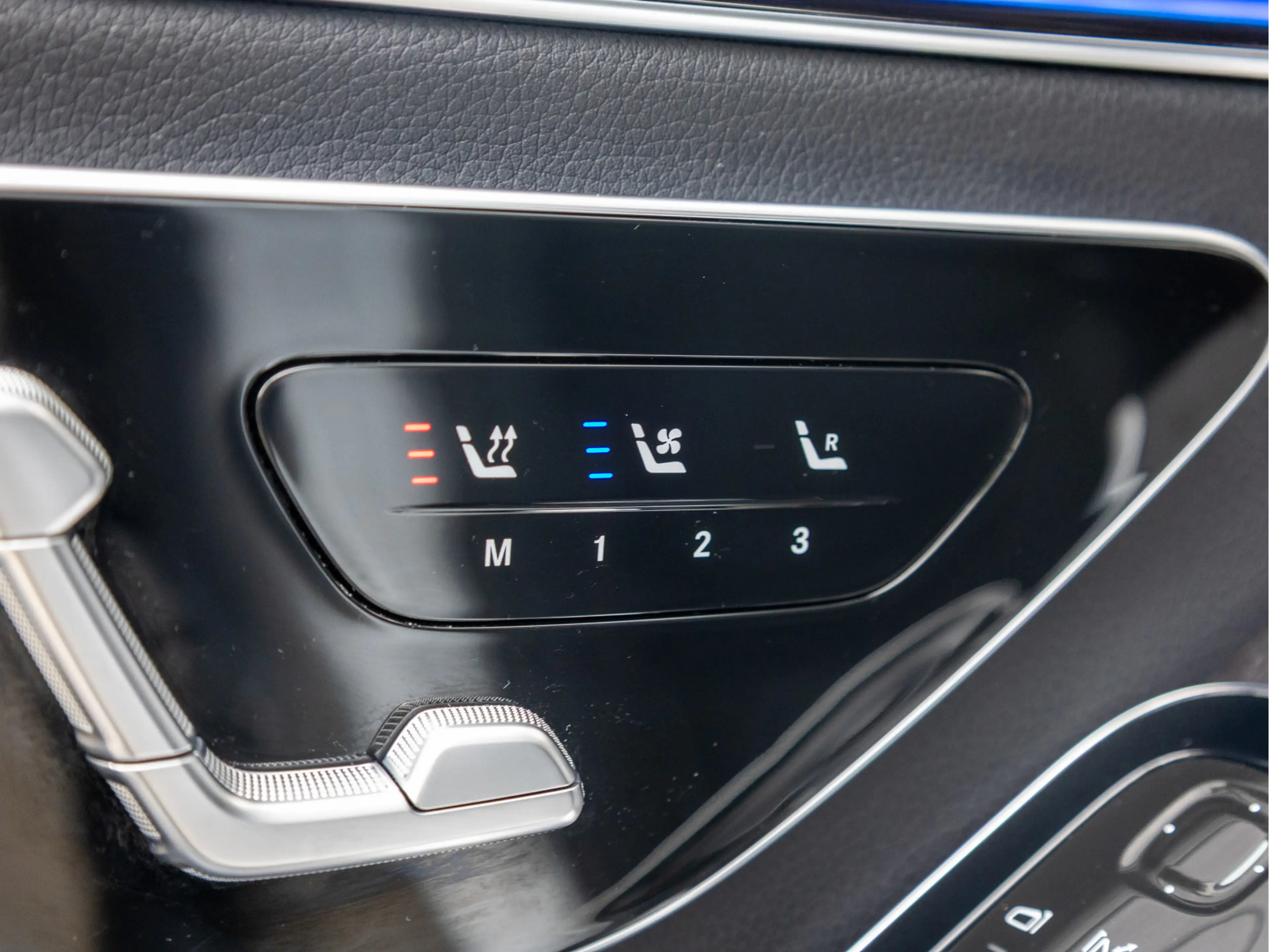 Mercedes-Benz S 350 350d 4MATIC AMG Line *DIGITAL LIGHT | Burmester 3D — photo 13