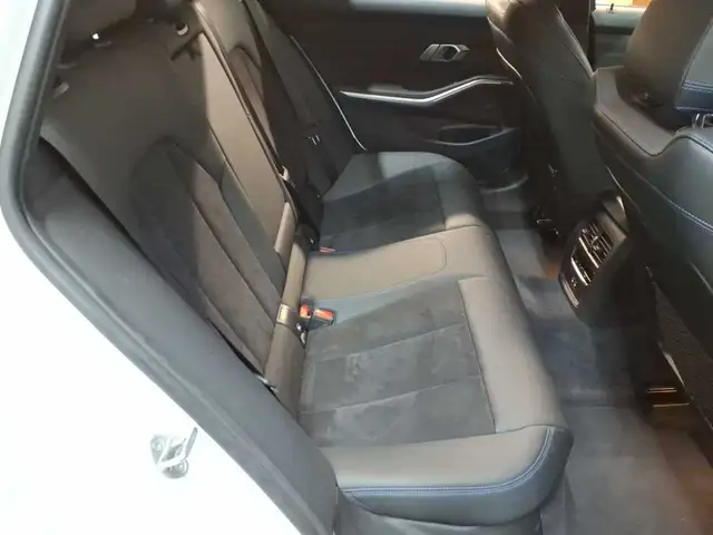 BMW 3 Series view 14