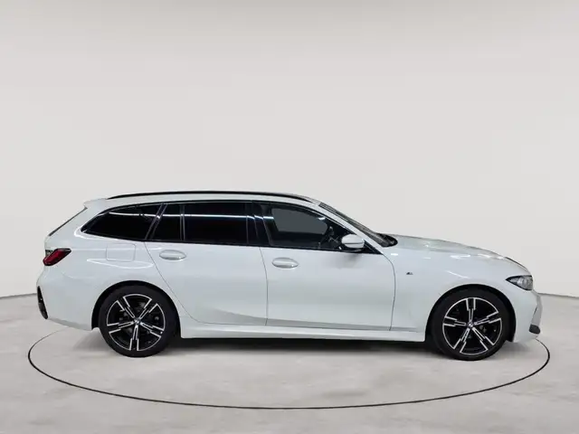 BMW 3 Series view 3
