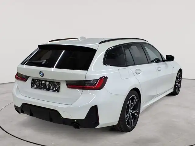BMW 3 Series view 4