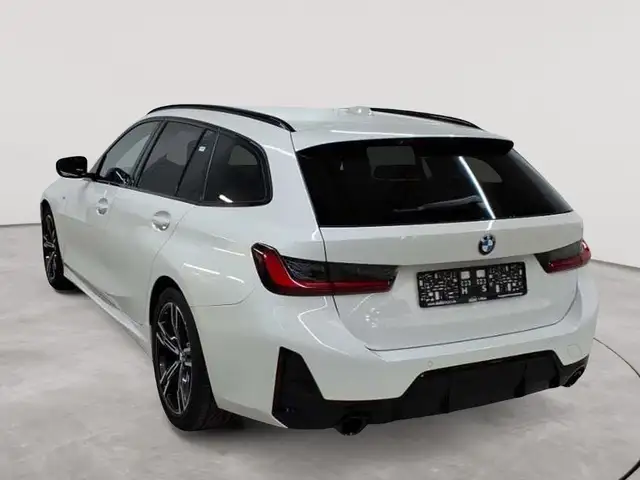 BMW 3 Series view 5