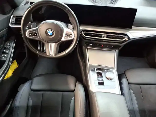 BMW 3 Series view 10
