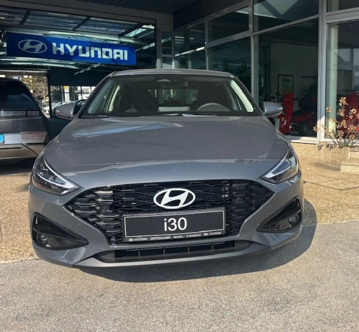 Hyundai i30 1,0 TGDI Go! Grau - 2