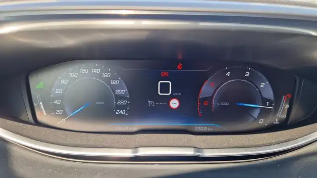 Peugeot 3008 view 12