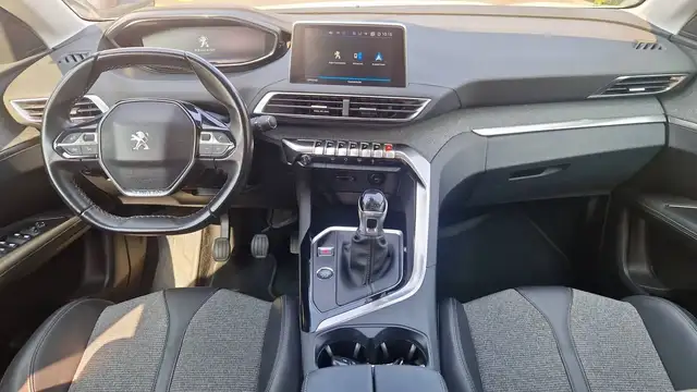 Peugeot 3008 view 11