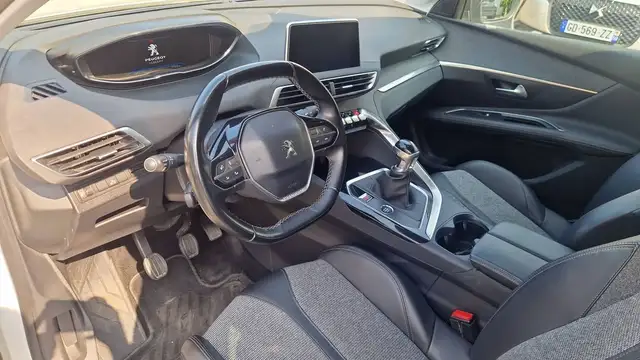 Peugeot 3008 view 8