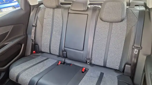 Peugeot 3008 view 9