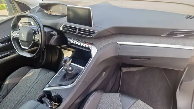 Peugeot 3008 view 10