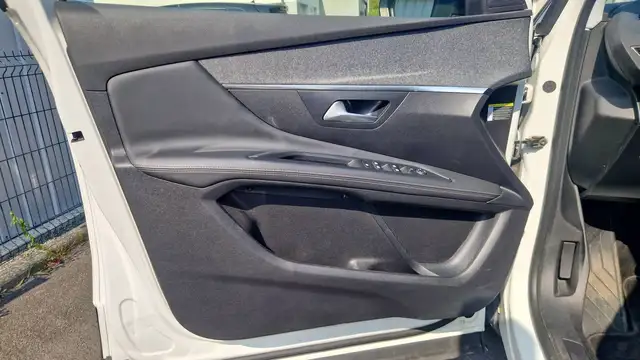 Peugeot 3008 view 7