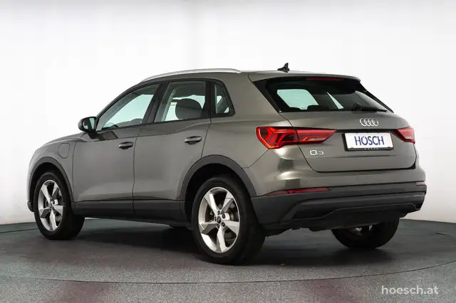 Audi Q3 view 4