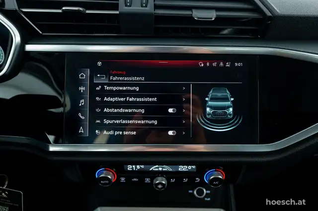 Audi Q3 view 15