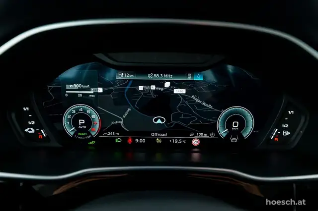 Audi Q3 view 11