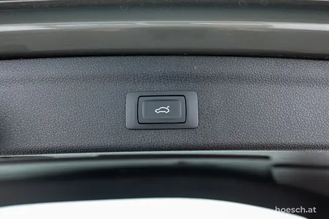 Audi Q3 view 8