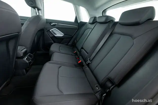 Audi Q3 view 7