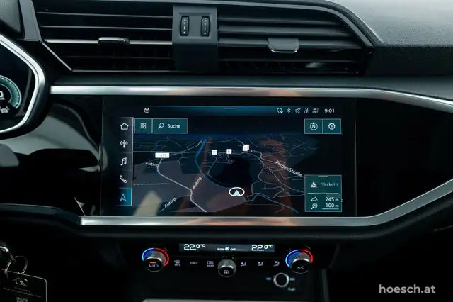 Audi Q3 view 12