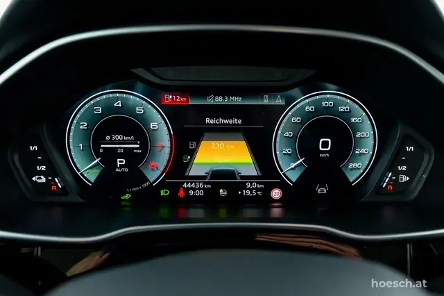 Audi Q3 view 10