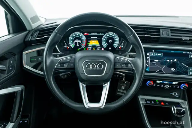 Audi Q3 view 6