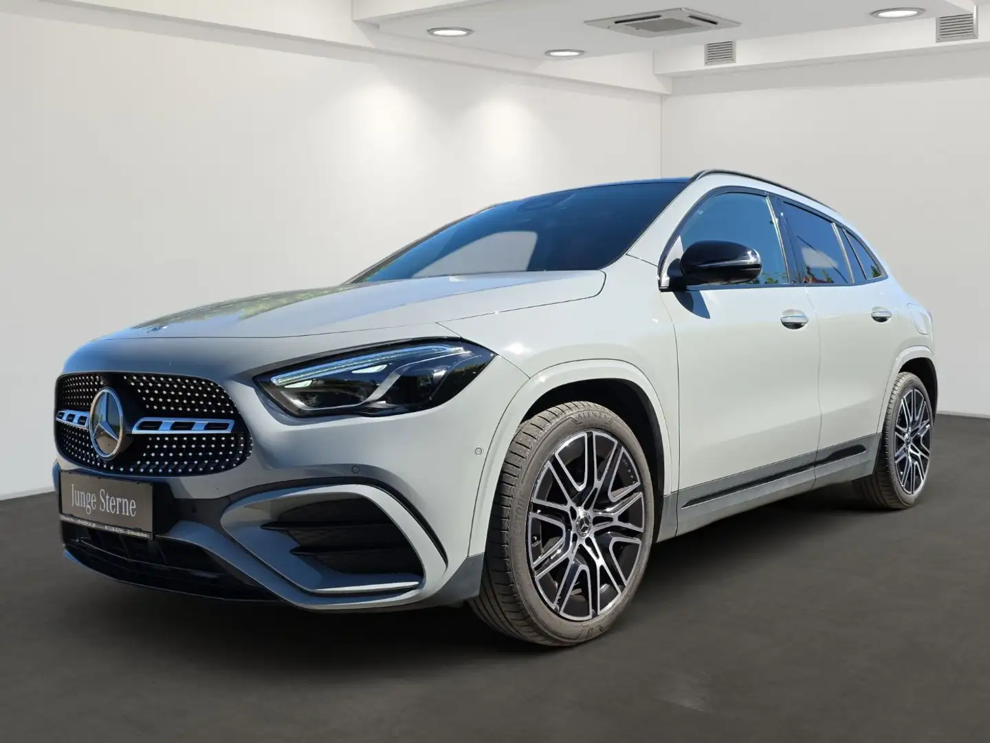 Mercedes-Benz GLA 200 d 4Matic AMG Line AMG Night MBUX Ambi Grau - 2