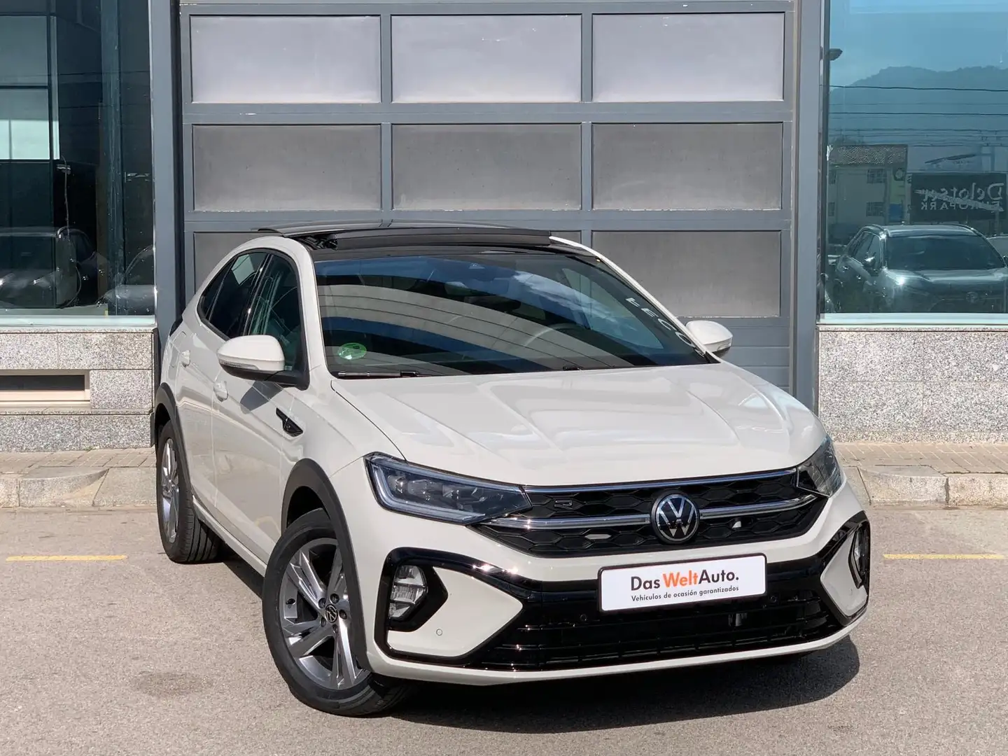 Volkswagen Taigo 1.0 TSI R-Line DSG 85kW Beige - 2
