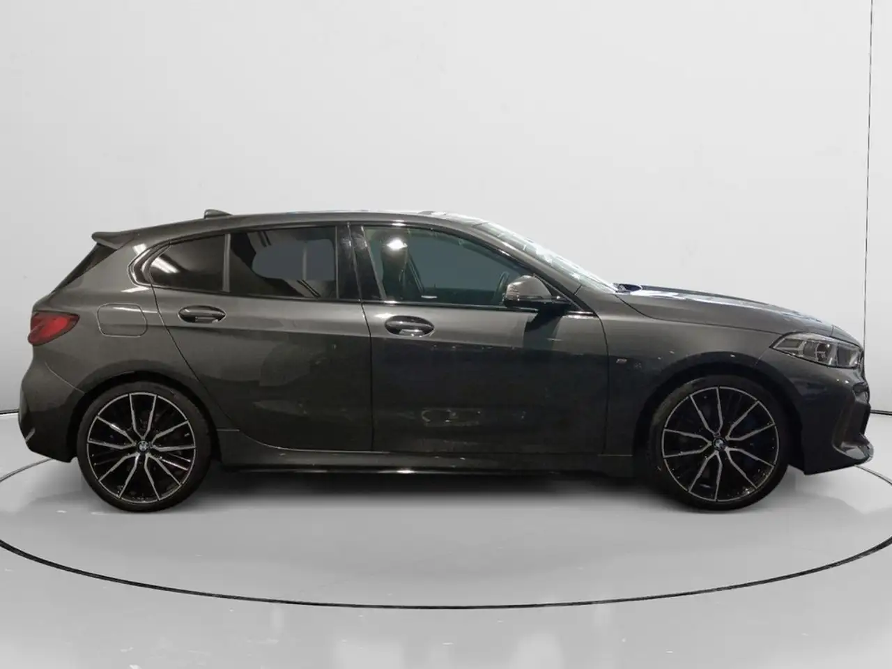 2020 BMW 135 M135iA xDrive, photograph 2