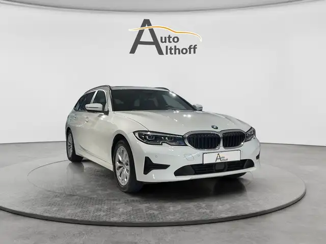 BMW 330 e xDrive Touring Advantage PANO/LED/LIVE/ACC/