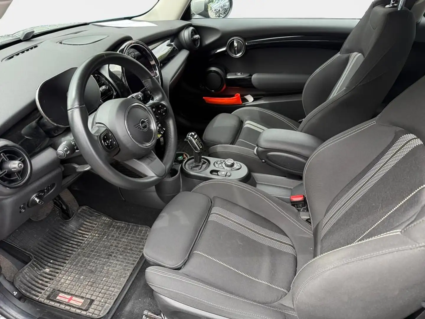 MINI Cooper SE Essential Trim Grau - 1