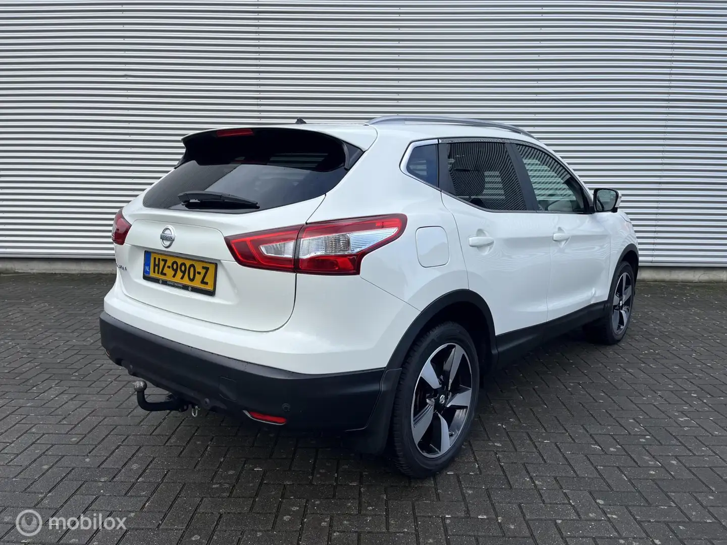 Nissan Qashqai 1.2 N-Connecta | Pano | Trekhaak | Navi | Wit - 2