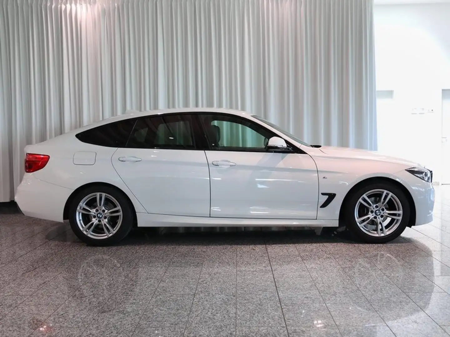 BMW 320 i Gran Turismo M Sport Adp.LED DrivAss Navi Weiß - 2