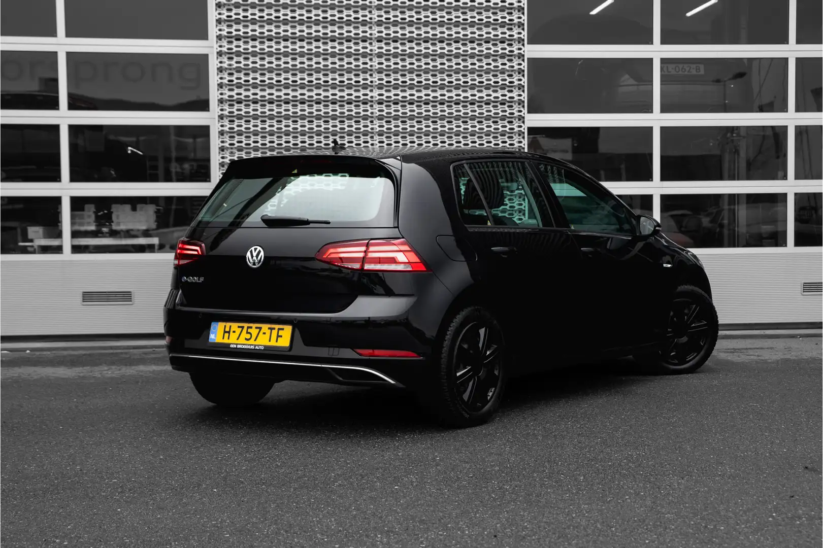 Volkswagen e-Golf E-DITION | Camera | Navi | Apple car Play | Active Чёрный - 2