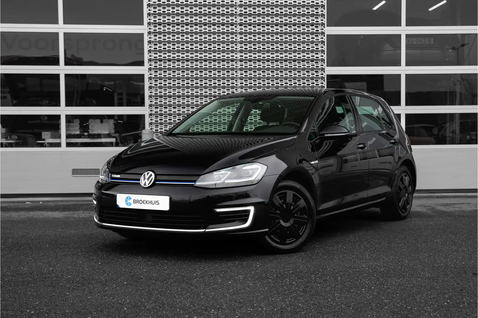Volkswagen e-Golf E-DITION | Camera | Navi | Apple car Play | Active Чёрный - 1