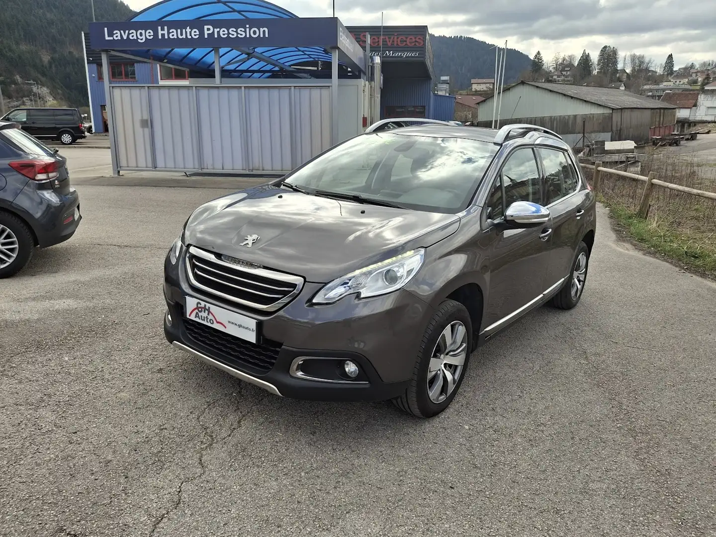 Peugeot 2008 1.2 PURETECH 110CH ALLURE S\u0026S EAT6 Gris - 1