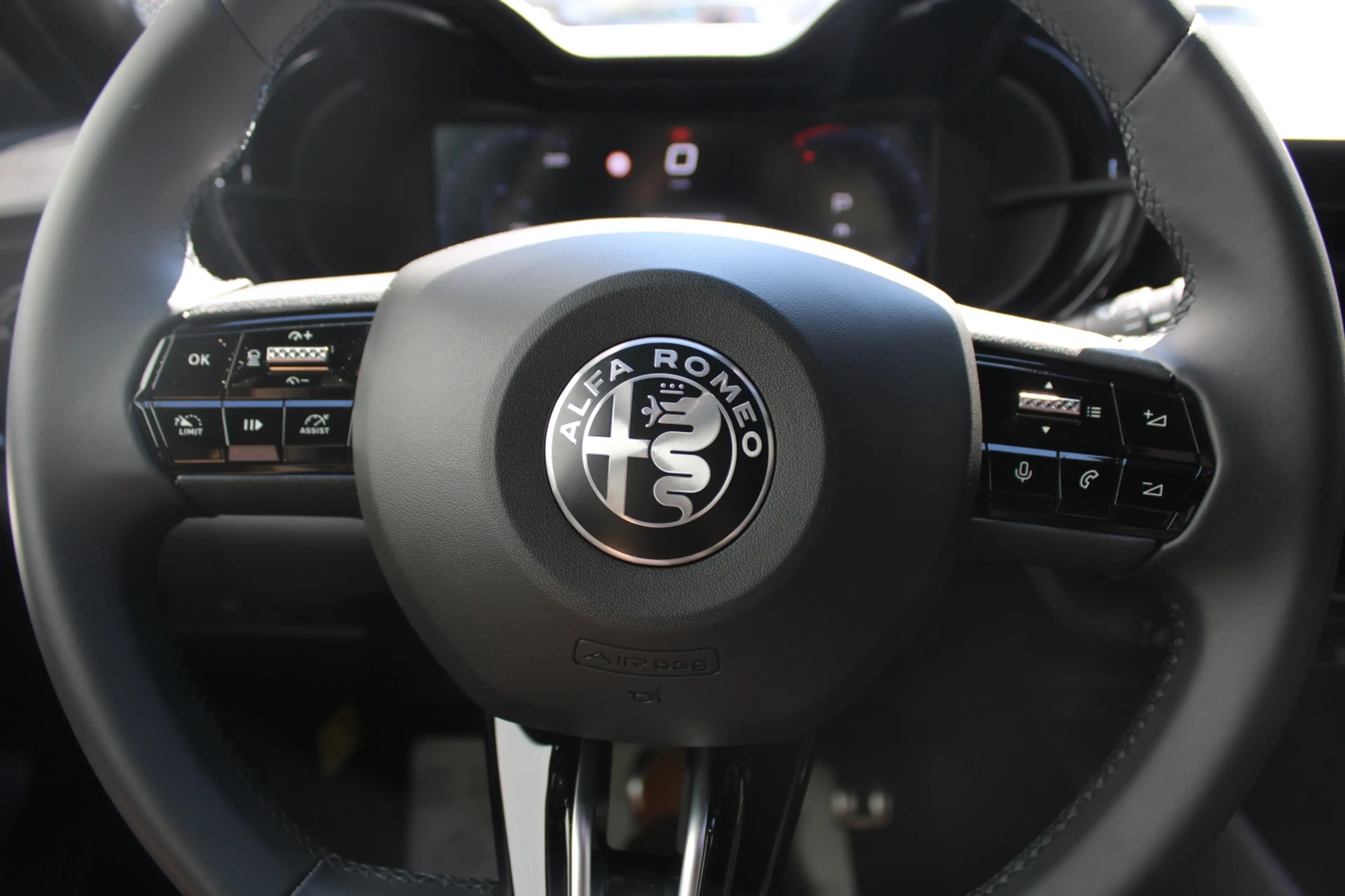 Alfa Romeo Junior Junior Q4 Ibrida 145 TI — photo 6