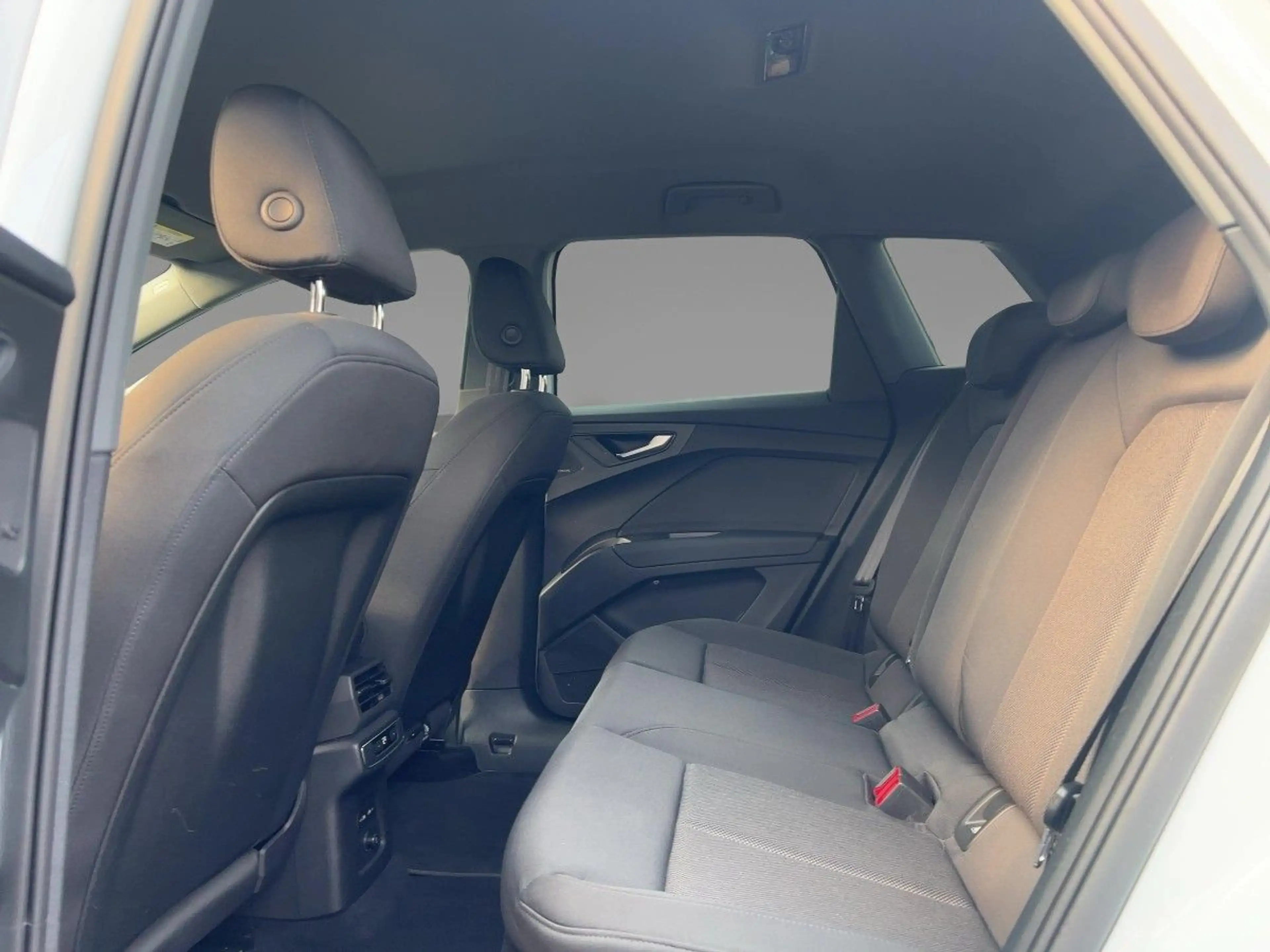 Audi Q4 e-tron Q4 40 e-tron 150 kW S line Navi AHK Sonos Kamera — photo 9