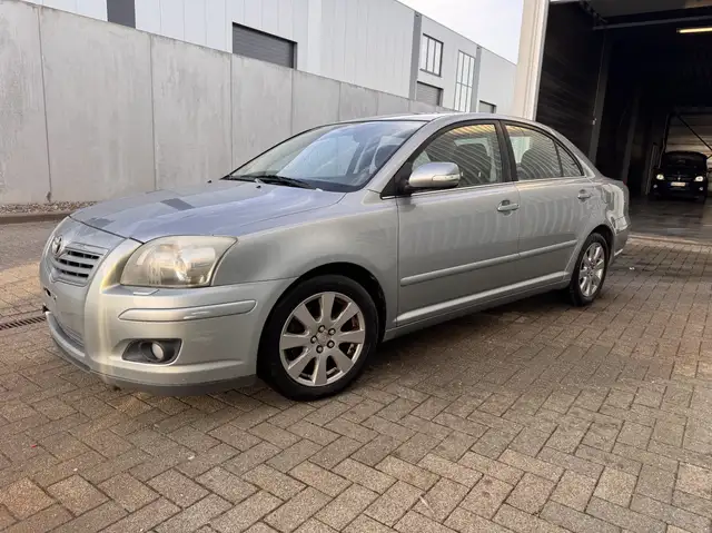 Toyota Avensis 2.0 VVT-i Sol Export Only