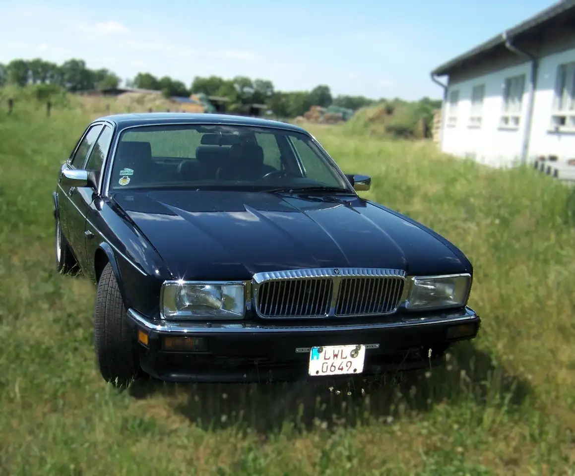 Jaguar XJ40