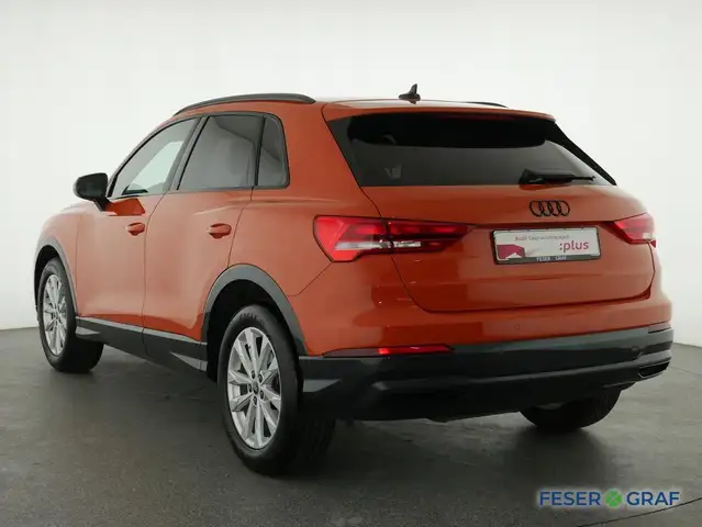 Audi Q3 view 14
