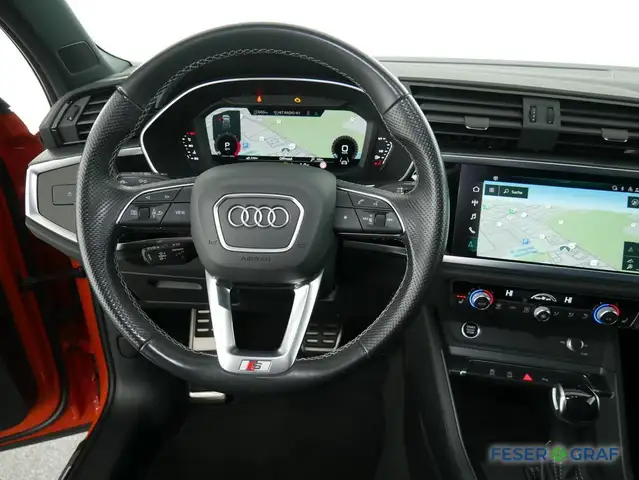 Audi Q3 view 11