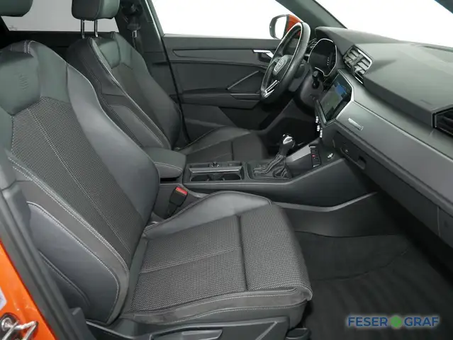 Audi Q3 view 6
