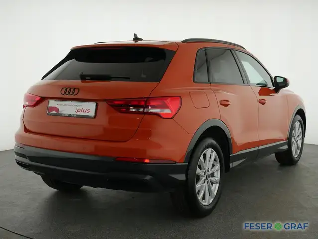 Audi Q3 view 4
