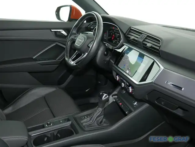 Audi Q3 view 5